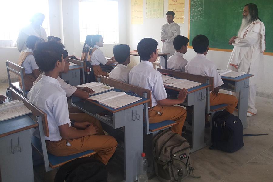 Brahmachari Girish Ji visited newly established Maharishi Vidya Mandir School Sihora, Jabalpur in August 2014.